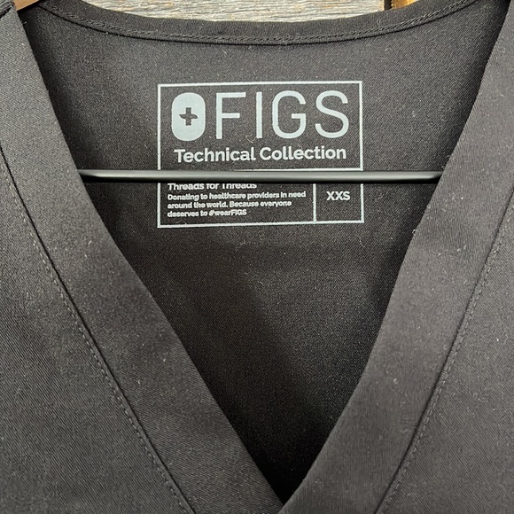 Figs Black Women's Scrub Set - Picture 8 of 16